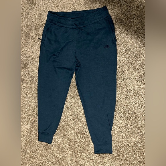 Women’s The North Face sweatpants - Picture 2 of 3
